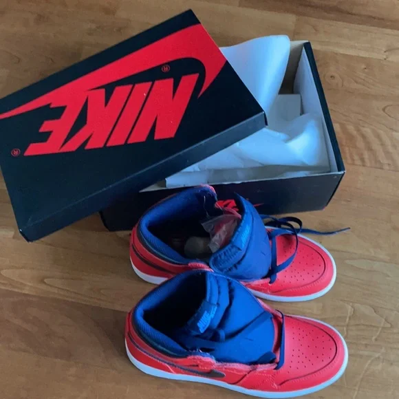 Sneakers - Picture 9 of 12